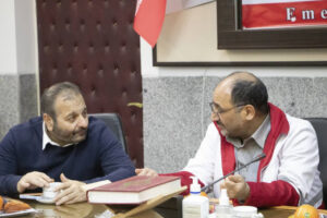 در دیدار با مدیرعامل جمعیت هلال استان مرکزی صورت گرفت:رئیس فدراسیون هاکی به عضویت افتخاری جمعیت هلال احمر درآمد.