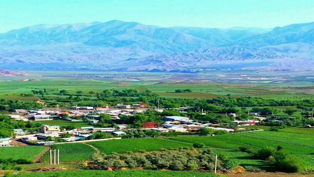 طبیعت زیبای بهاری در هندوستان ایران/ فیلم