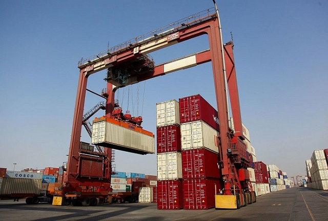عوارض اقتصادی تصمیمات لحظه ای دولت برای صادرات و واردات