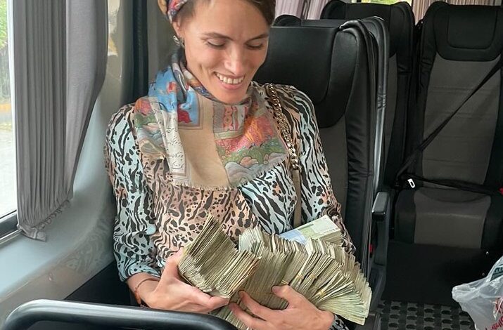سقوط ارزش پول ایران به روایت یک گردشگر زن روس/ تصویر