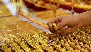 کاهش قیمت طلای جهانی بازار ایران را با خود همراه می کند؟