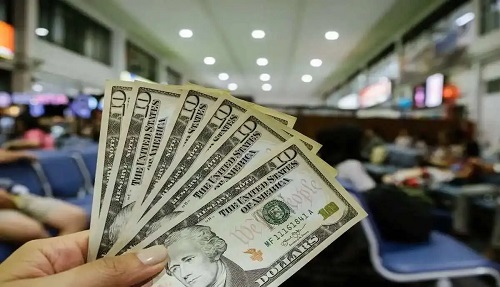 تغییر فاز بازار ارز/ دلار 2500 تومان گران شد