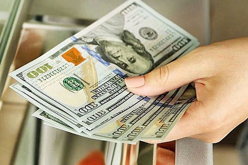 حرکت معکوس بازار ارز/ دلار کاهشی شد