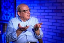 عباس عبدی: وظیفه حکومت خدمتگزاری به مردم است چه با ایمان چه بی ایمان