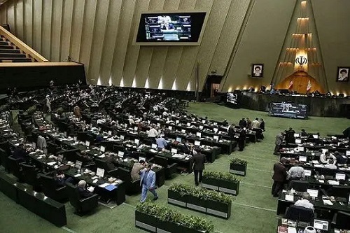 ای کاش رئیس مجلس هم می گفت: جعفر ول کن حرفت را بزن!