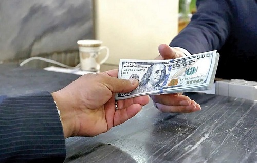 ماندگاری دلار در کانال 103 هزار تومانی/ سایه تنش های سیاسی بر بازار ارز