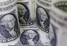 عبور دلار از مرز 105 هزار تومان/ هجوم خریداران به بازار