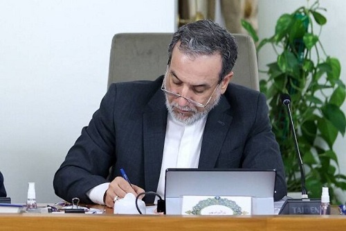 توصیه عراقچی به تروئیکای اروپا: استفاده کنی از دستت رفته!